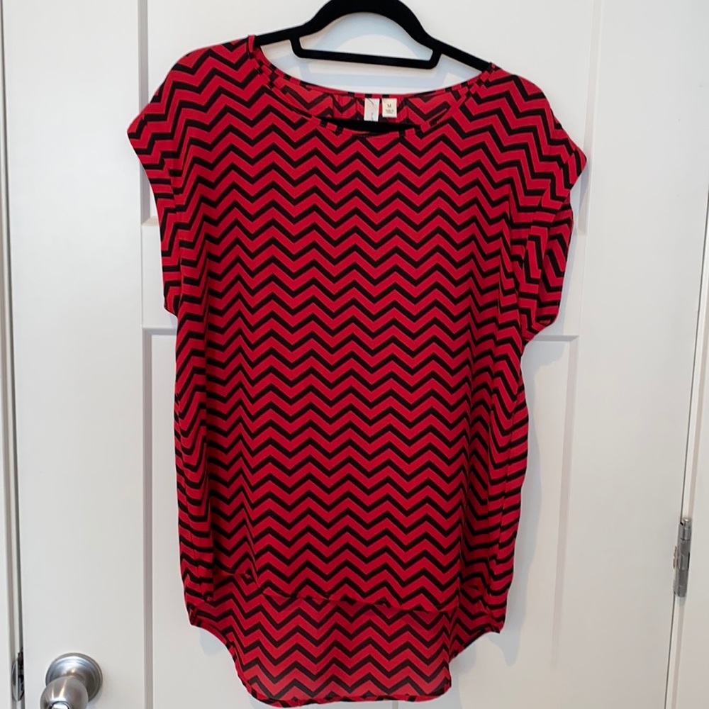 Women’s Red/Black Chevron Pattern Flowy Shirt